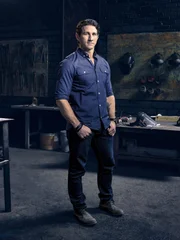 Bei "Forged in Fire - Wettkampf der Schmiede" stellen vier professionelle Waffenschmieder ihr Können auf die Probe. Moderiert wird dieser spannende Wettkampf von U.S.Army- und Airforce-Veteran Wil Willis ...