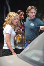 Anna Paquin (Sookie Stackhouse), Rutina Wesley (Tara Thornton), Sam Trammell (Sam Merlotte)