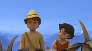 Peter ärgert sich, dass er Heidi an ihrem ersten Tag auf der Alm mitnehmen muss.
