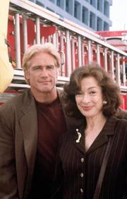 Detective Steve Sloan (Barry Van Dyke, l.) und Staatsanwältin Purcell (Dixie Carter, r.) ermitteln gemeinsam.