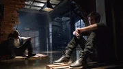 Derek muss sich auf einen Kampf mit Kali vorbereiten – wobei er dabei von Boyd und Isaac unterstützt wird.