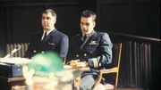 Bud Roberts, Jr. (Patrick Labyorteaux, l.), Harmon Rabb, Jr. (David James Elliott)