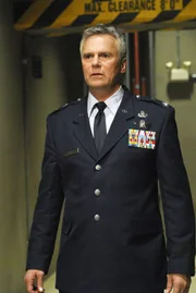 Jack (Richard Dean Anderson) stellt Dr. Weir vor die Wahl...