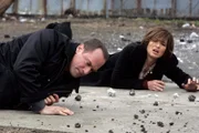 LAW & ORDER: SPECIAL VICTIMS UNIT -- "Authority" Episode 90017 -- Pictured: (l-r) Chris Meloni as Detective Elliot Stabler, Mariska Hargitay as Detective Olivia Benson -- NBC Photo: Virginia Sherwood