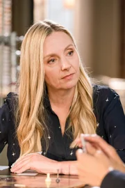 Hope Davis (Jill Carlan).