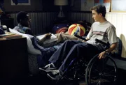 Malcolm (Frankie Muniz, re.) macht seinem Freund Stevie (Craig Lamar Traylor) klar, daß man nicht alles im Leben so verbissen sehen sollte und der Spaß nicht zu kurz kommen darf.
