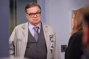 Annäherung: Oliver Platt als Dr. Daniel Charles, Nora Dunn als Dr. Richardson