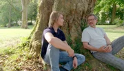 Eckart von Hirschhausen (r.) im Gespräch mit Karl über seine Depression während der Corona-Pandemie.