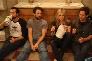 (v.l.n.r.) Mac (Rob McElhenney); Charlie Kelly (Charlie Day); Dee Reynolds (Kaitlin Olson); Mac (Rob McElhenney)