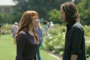Claire Fisher (Lauren Amrose) im Gespräch mit Russel (Ben Foster).