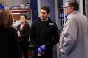 (l-r) Dominic Rains als Crockett Marcel, Oliver Platt als Daniel Charles