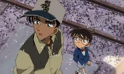 Conan (r.) vermutet schnell einen Zusammenhang zwischen den Morden und dem Diebstahl im Tempel, zumal alle Ermordeten einst Mitglied einer Diebesbande waren. Gemeinsam mit seinem alten Freund und Rivalen Heiji Hattori (l.) setzt er alles daran, das Rätsel zu lösen ...