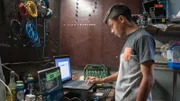 Jet (Sheldon) kennt sich mit dem Hacken von Computern aus.