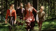Magie der Märchen Hänsel und Gretel auf der Spur Das Grimm-Märchen beginnt mit einem Schock: Die Eltern von Hänsel und Gretel sind so arm, dass sie ihre Kinder im Wald aussetzen.  Copyright: SRF/ZDF Studios