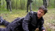 Sheppard (Joe Flanigan) wird von den feindlichen Truppen gefangen genommen...