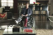 Allein und gehandicapt sitzt Castle (Nathan Fillion) in seiner Wohnung und langweilt sich fast zu Tode ...