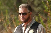 Die Suche nach dem vermissten Mädchen ist für Grissom (William Petersen) beendet: Alicias Leiche wurde in einem Feld gefunden. Doch nun beginnt die Ermittlung bezüglich der Todesursache.