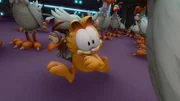 Jon, Odie, Vito und der Rest der Stadt gackern als Hühnchen durch die Gegend. Nur Garfield ist immer noch Garfield...