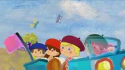 Max, Lili, Zoé und Finn fahren mit einem selbst gemalten Auto durch die Gemäldelandschaft mit Schmetterlingen.