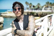 Sketch liebt das Tätowieren und vor allem, dass er mit Cover up Menschen helfen kann, die glaubten, für immer mit einem grausamen Tattoo herumlaufen zu müssen ...