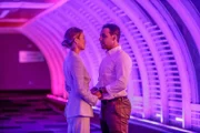 Nathalie Kelley (Noa), Victor Rasuk (Daniel).