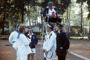 Auf einem Tennisplatz ist der Platzwart erschossen worden. Mit gewohntem Elan nimmt sich Major Kottan des Falles an.