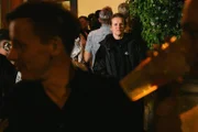 "Wir sind da, damit andere entspannt feiern können", sagt Rica über das Berufsfeld an der Tür.
