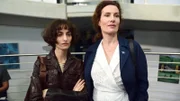 Faiza Said (Jasmina Al Zihairi, li.) und Mel O´Connor (Rosemarie La Vaulleé)