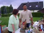 Der Trödeltrupp. Experte Sükrü hilft Ilse, die die Sammelwut ihres Mannes nicht mehr aushält.