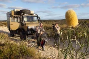 Ernst Arendt (links) und Hans Schweiger bei Film- und Tonaufnahmen im australischen Busch.