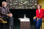 Sternstunde Philosophie Robert Pfaller über lustvolle Fremdscham und schamvolle Lust Prof. Dr. Robert Pfaller, Philosoph, und Moderatorin Barbara Bleisch