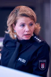 Carola (Annette Frier)