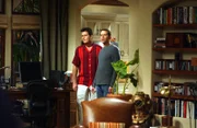 Versuchen, das Verhältnis zwischen ihrer Mutter und Bill zu unterbinden: Charlie (Charlie Sheen, l.) und Alan (Jon Cryer, r.) ...