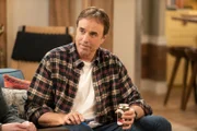 Don Burns (Kevin Nealon)
