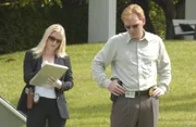 Immer wieder decken Lt. Horatio Caine (David Caruso, r.) und Calleigh Duquesne (Emily Procter, l.) neue Fakten auf, die sie auf die Spur des Mörders bringen sollen.