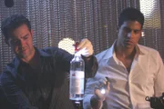 In einem Nachtclub die wirklich relevanten Spuren zu suchen, das ist auch für Profis wie Eric Delko (Adam Rodriguez, r.) und Tim Speedle (Rory Cochrane, l.) eine Herausforderung.