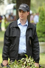 Was steckt hinter der Ermordung eines Marineoffiziers in der Nähe des Weißen Hauses? Timothy McGee (Sean Murray) ermittelt ...