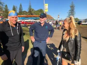Für Evelyn Burdecki und Thorsten Legat hat Dr. Bob (M.) eine Route vorbereitet, die sie an die wohl schönsten und interessantesten Plätze seiner Heimat führt.