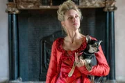 Stiefmutter Gertrud (Tanja Schleiff) lässt kein gutes Haar an Helene - auch nicht, als ihr diese sogar ein Schloss baut.