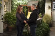 Andi Burns (Liza Snyder, l.); Adam Burns (Matt LeBlanc, r.)