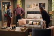 (v.l.n.r.) Kate Burns (Grace Kaufman); Adam Burns (Matt LeBlanc); Andi Burns (Liza Snyder)