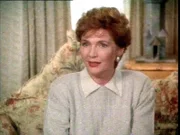 Fiona Griffith (Fionnula Flanagan) freut sich sehr über den Besuch ihrer alten Freundin Jessica Fletcher.