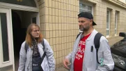 In Bremerhaven sind Jessica (38) und Olaf (53) ein letztes Mal in ihrer alten Wohnung, um die letzten Sachen zu packen.