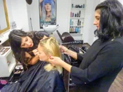 Kandidatin Herdis (M.) beim Styling