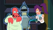 Mit der Hilfe von Bender (M.) und Zoidberg (l.) versucht Leela (r.) das Crash-Rennen gegen die Idioten zu gewinnen, die sie beleidigt haben ...