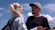 Cindy besucht mit ihrem Verlobten Ossi in Rostock ihre Eltern. Das Paar möchte die freie Zeit nutzen, um ins nahe gelegene Seebad Warnemünde zu fahren. Am Strand wagt Ossi sogar einen Sprung in die kalte Ostsee.
