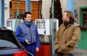 Gregor schafft es, Flori wieder aufzubauen. Von links: Florian (Tommy Schwimmer) und Gregor Brunner (Holger M. Wilhelm).