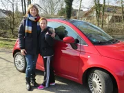 Sandra Eckardt (l.) will Heike helfen, ihren Vater Alfio zu finden. Die einzige Spur führt die Journalistin nach Sizilien.
