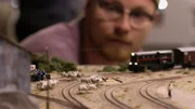 In der Pampa Patagoniens wird der Bahnverkehr häufig durch umherziehende Schafe unterbrochen. Grund genug für die Wunderländer, ein witziges Gimmick für die größte Modelleisenbahnanlage der Welt zu bauen.