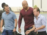 Gemeinsam ermitteln sie in einem Fall: Callen (Chris O'Donnell, l.), Sam (LL Cool J, M.), und Danny (Scott Caan, r.) ...